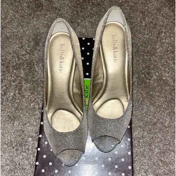 Kelly and Katie sparkly heels - Picture 2 of 3